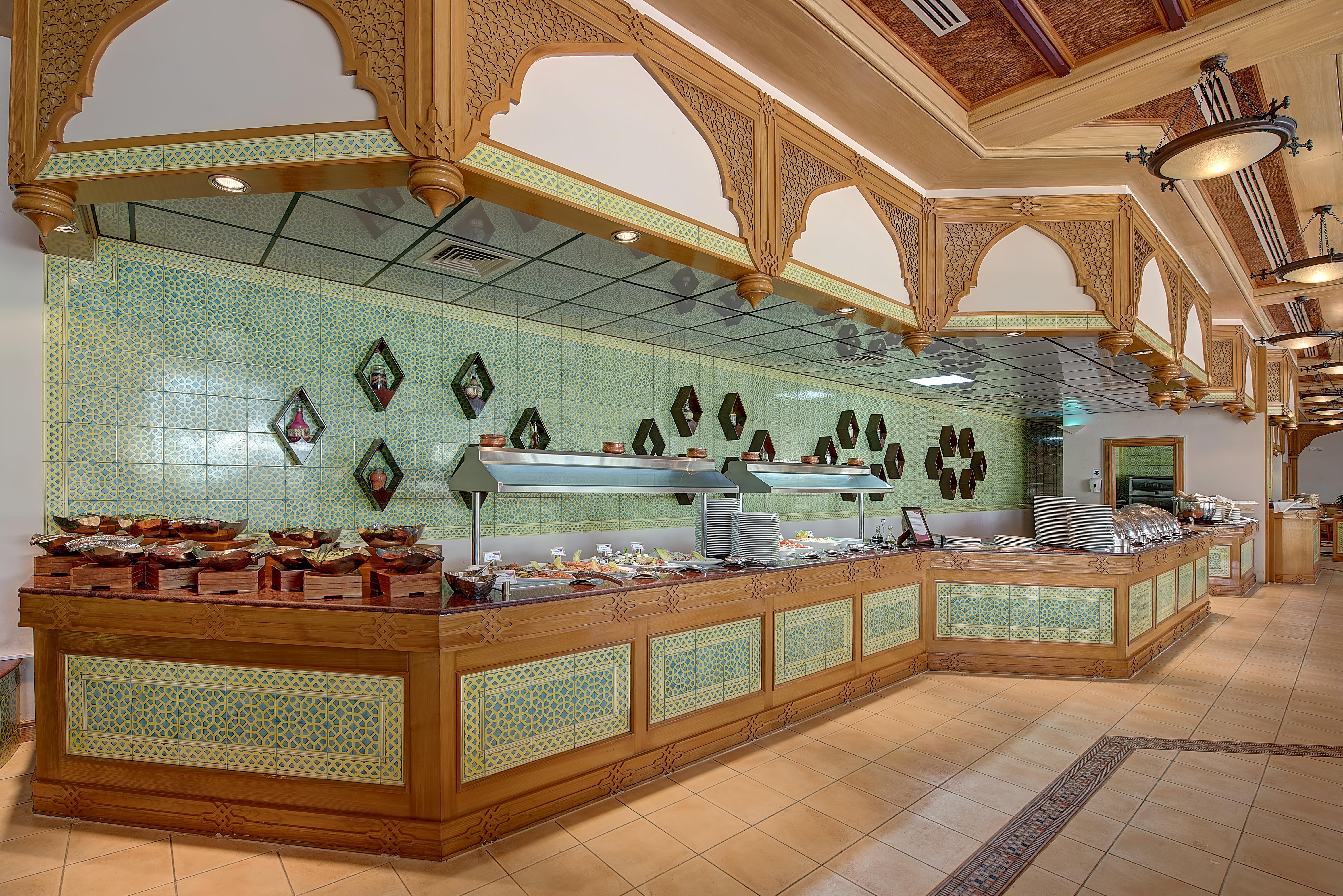 Crowne Plaza Resort Salalah, an IHG Hotel Esterno foto The buffet at the Emirates Palace