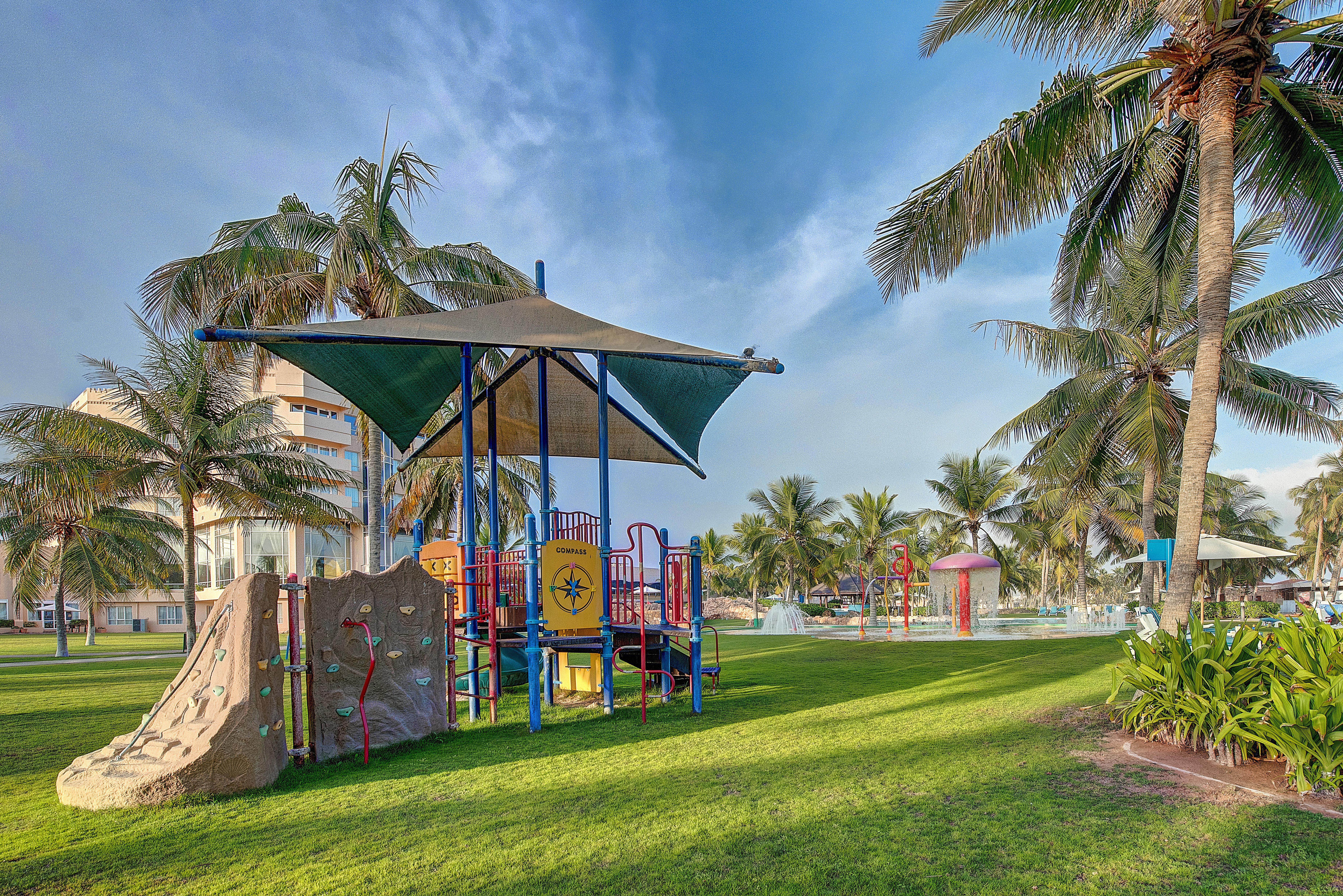 Crowne Plaza Resort Salalah, an IHG Hotel Esterno foto Al Kharaitiyat Park
