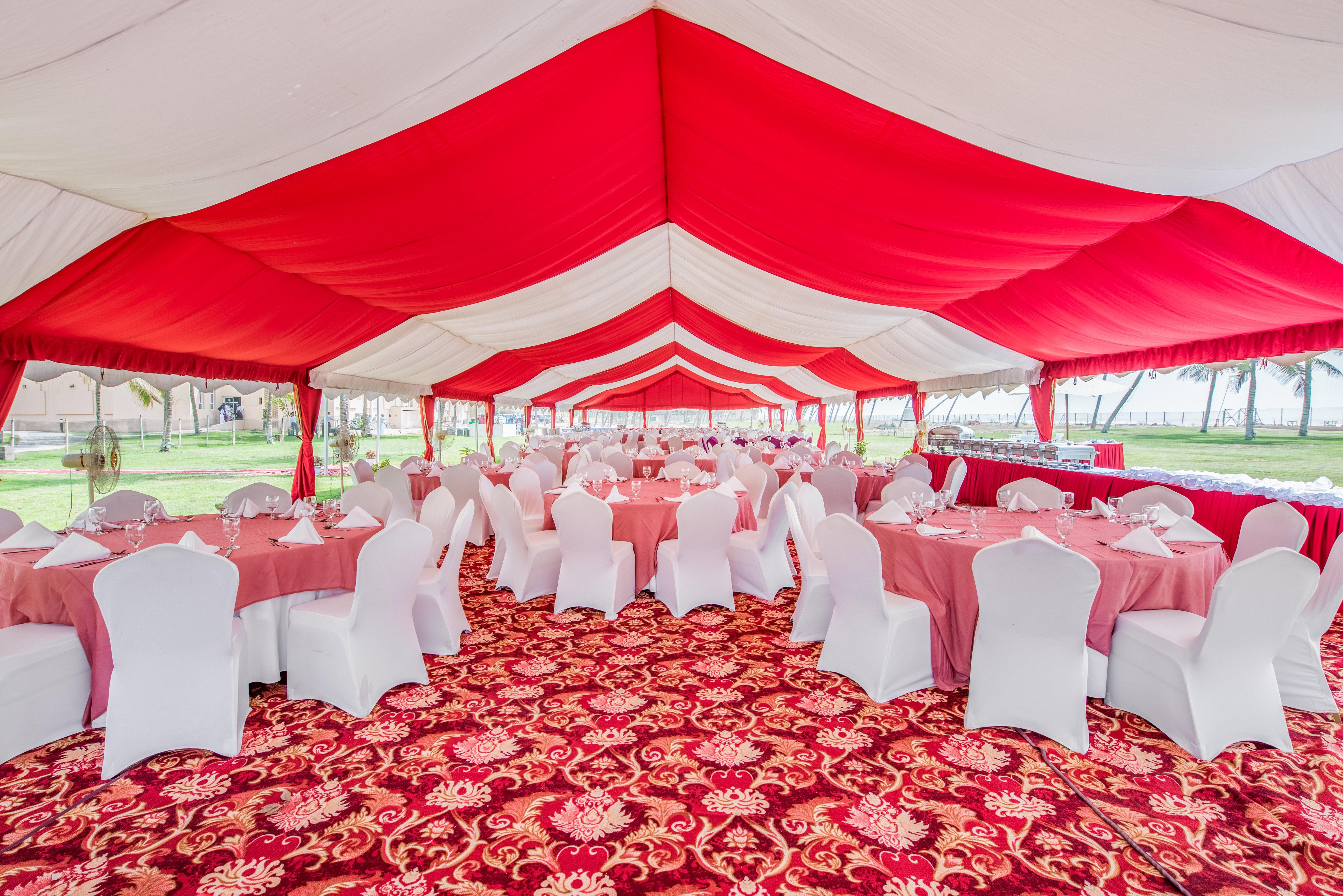 Crowne Plaza Resort Salalah, an IHG Hotel Esterno foto A tent for a wedding reception
