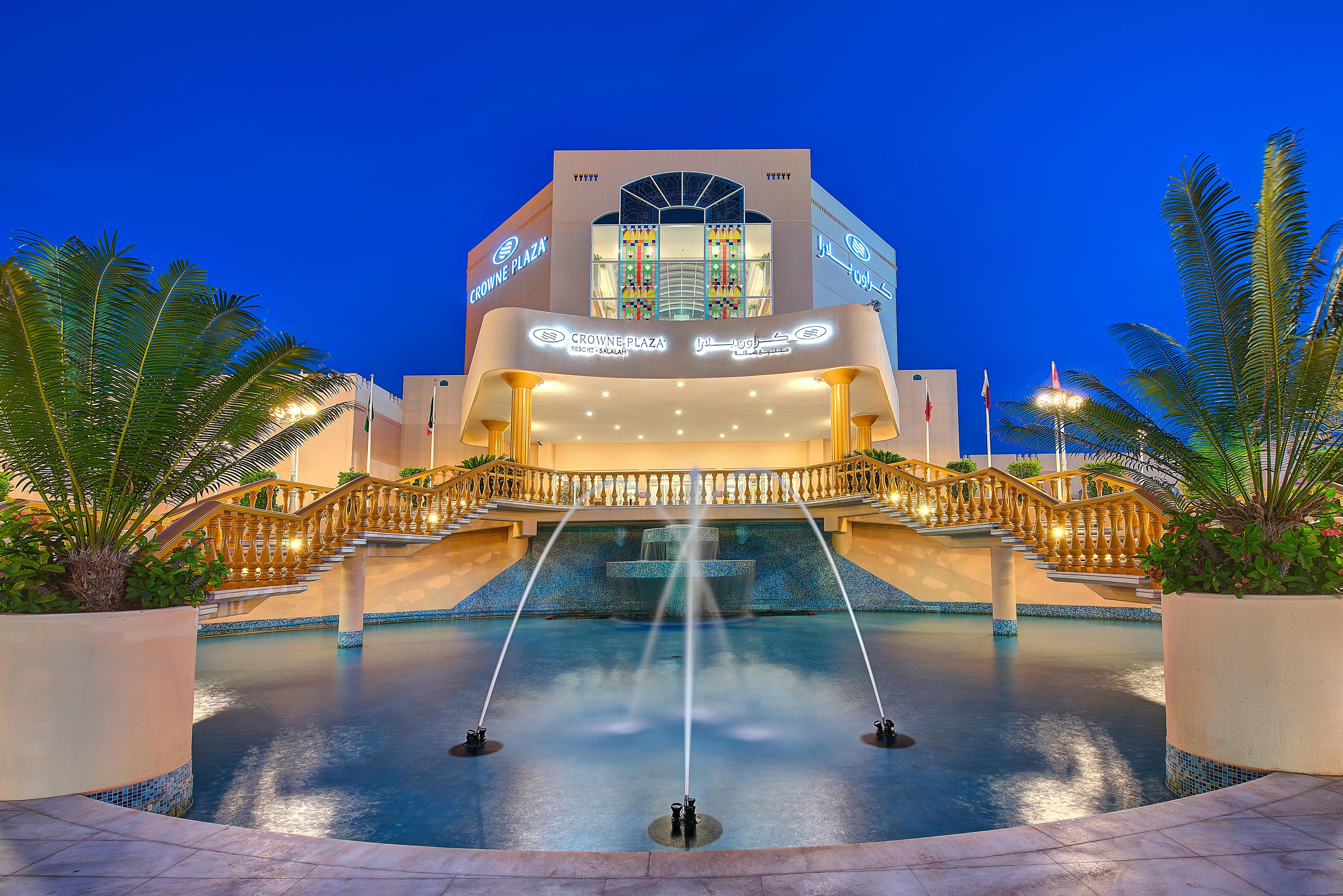 Crowne Plaza Resort Salalah, an IHG Hotel Esterno foto The main entrance of the shopping mall