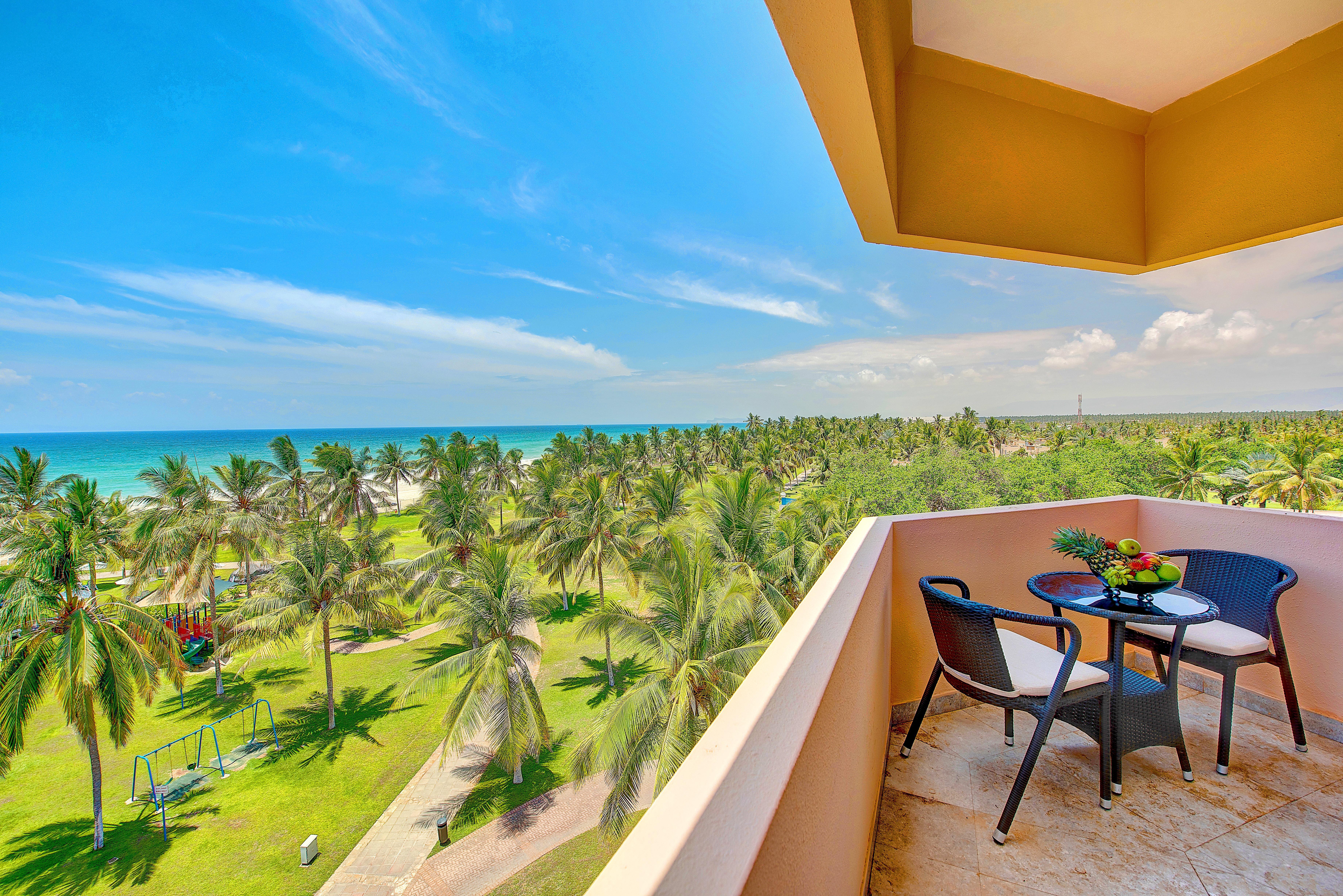 Crowne Plaza Resort Salalah, an IHG Hotel Esterno foto Balcony view of the beach