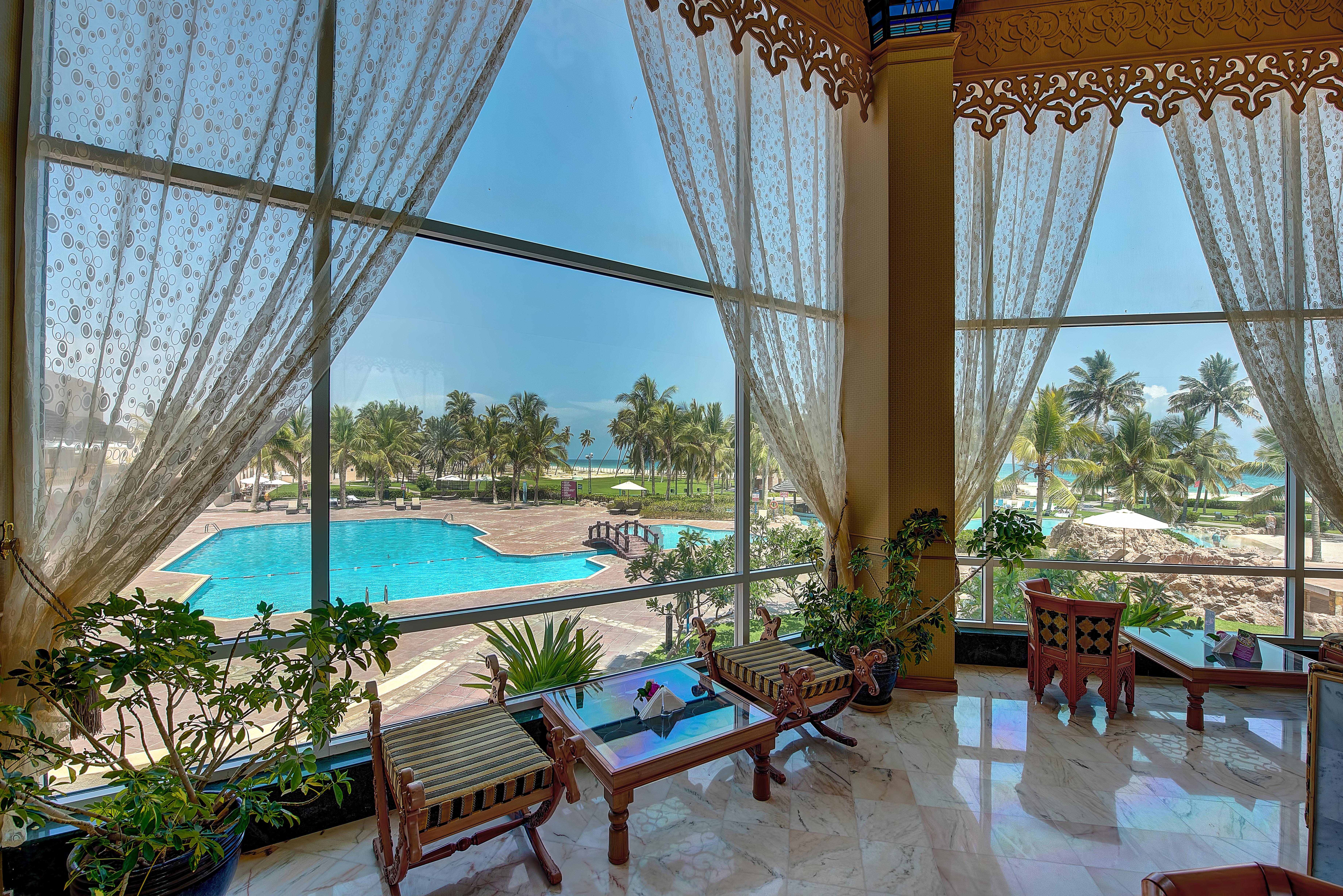 Crowne Plaza Resort Salalah, an IHG Hotel Esterno foto The pool at the Al Bustan Palace Hotel