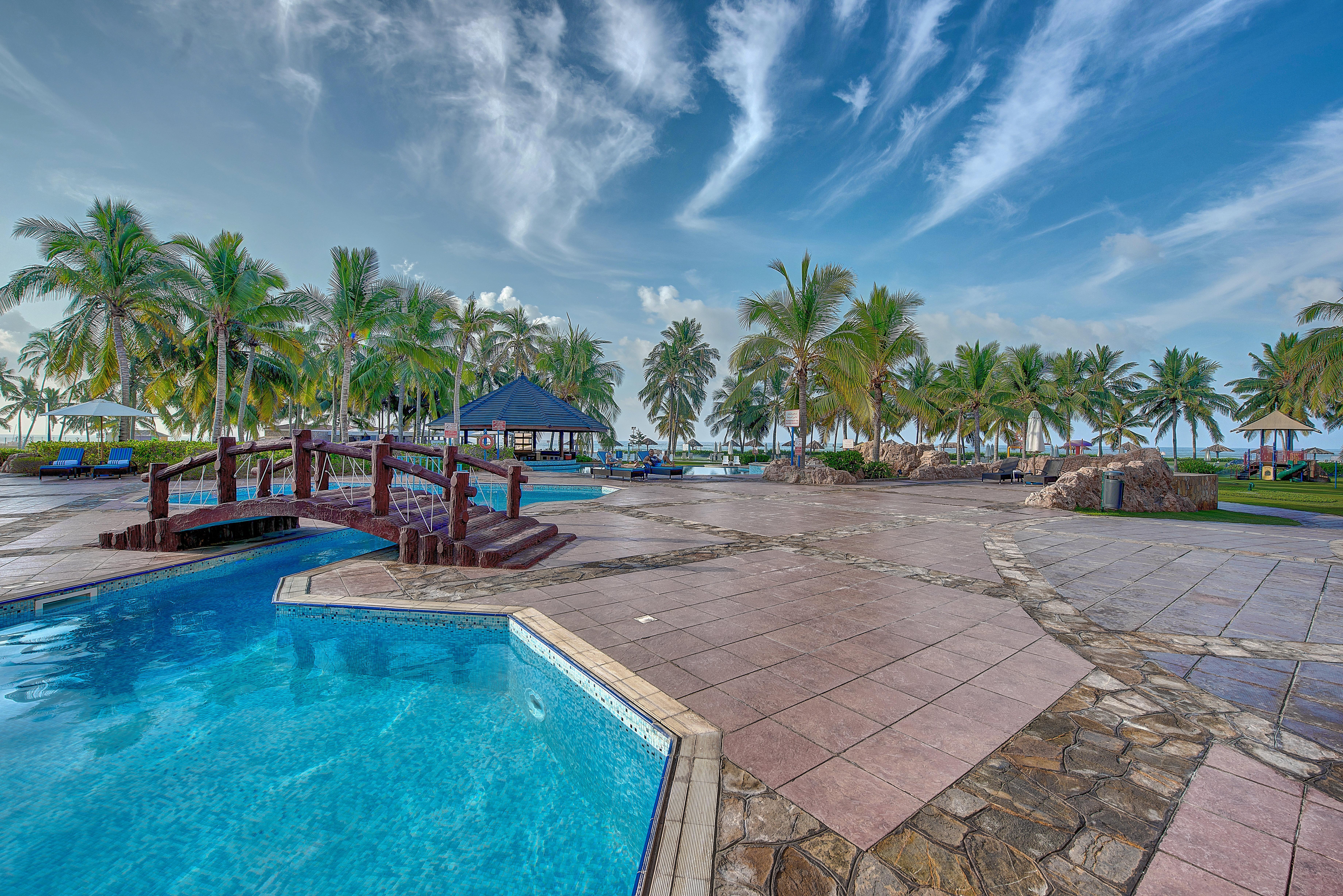 Crowne Plaza Resort Salalah, an IHG Hotel Esterno foto The pool at the resort