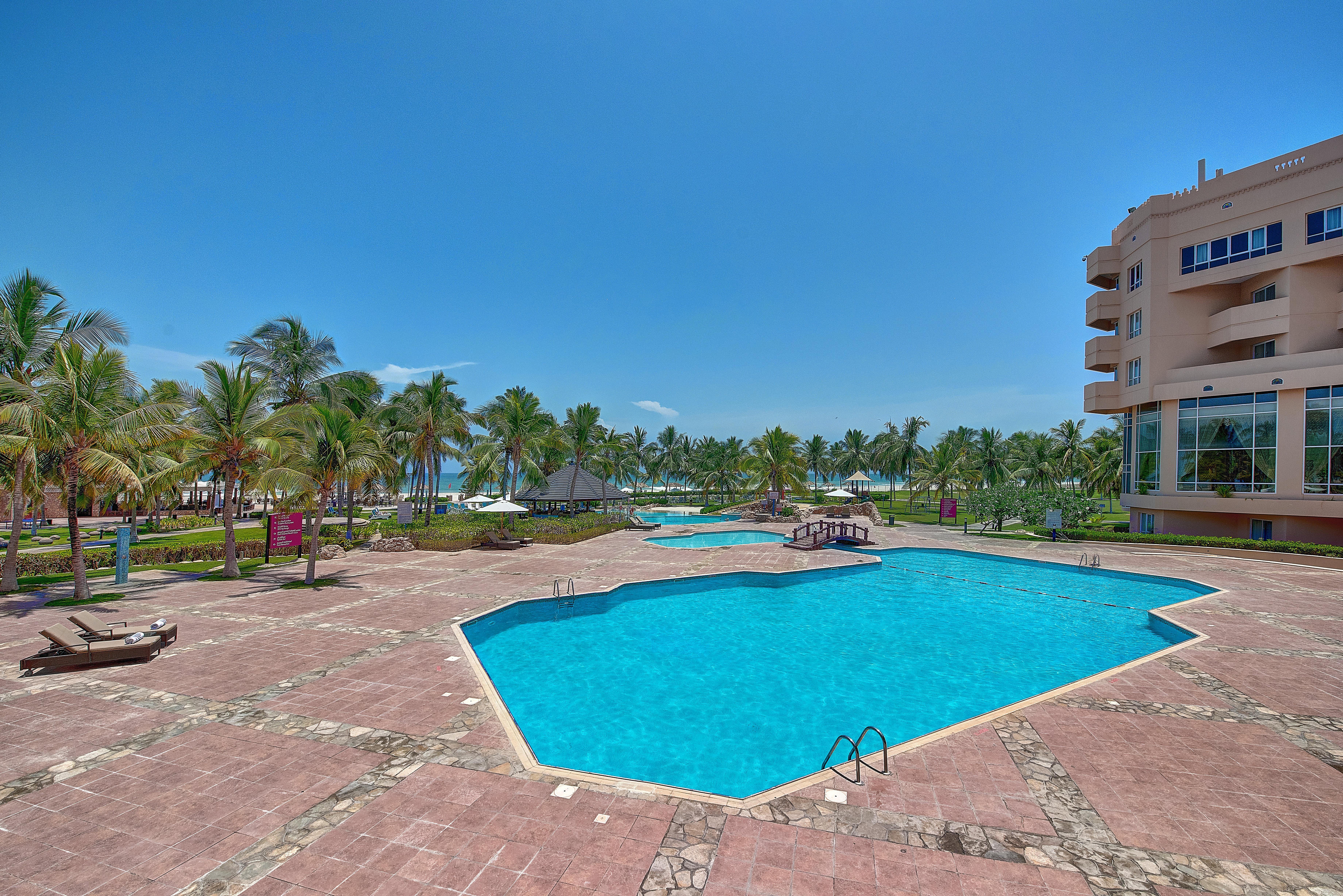 Crowne Plaza Resort Salalah, an IHG Hotel Esterno foto The pool at the hotel